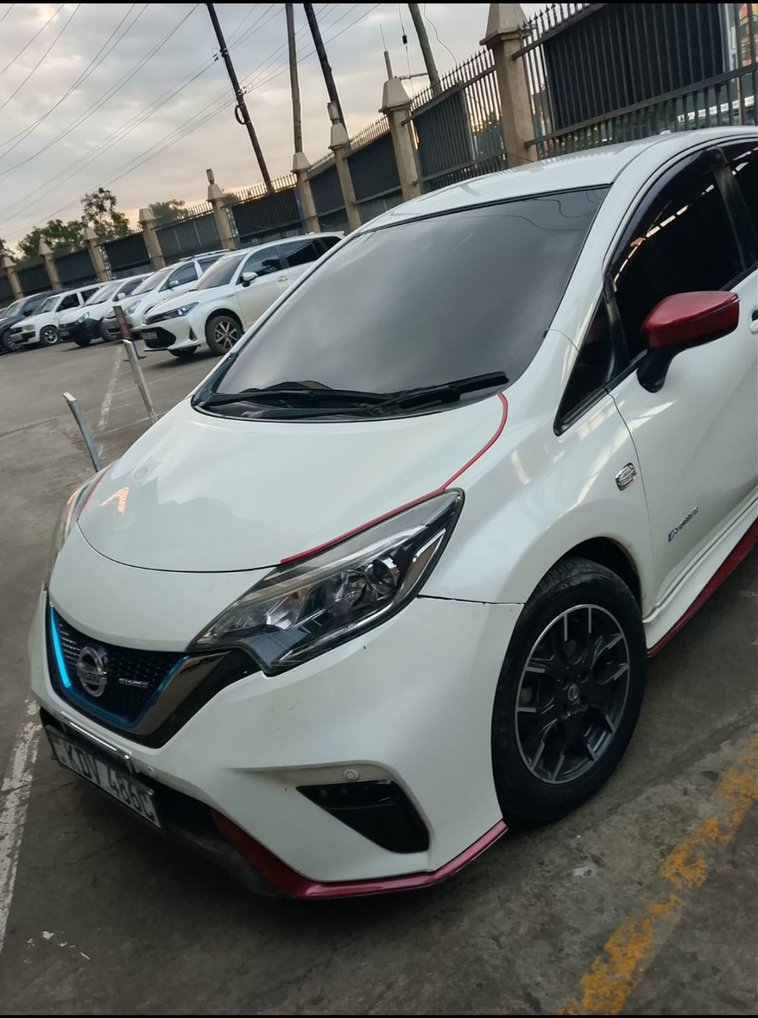 nissan-note-nismo-hybrid-for-hire-in-nairobi-fuel-efficient-car-from-ksh-3500-per-day