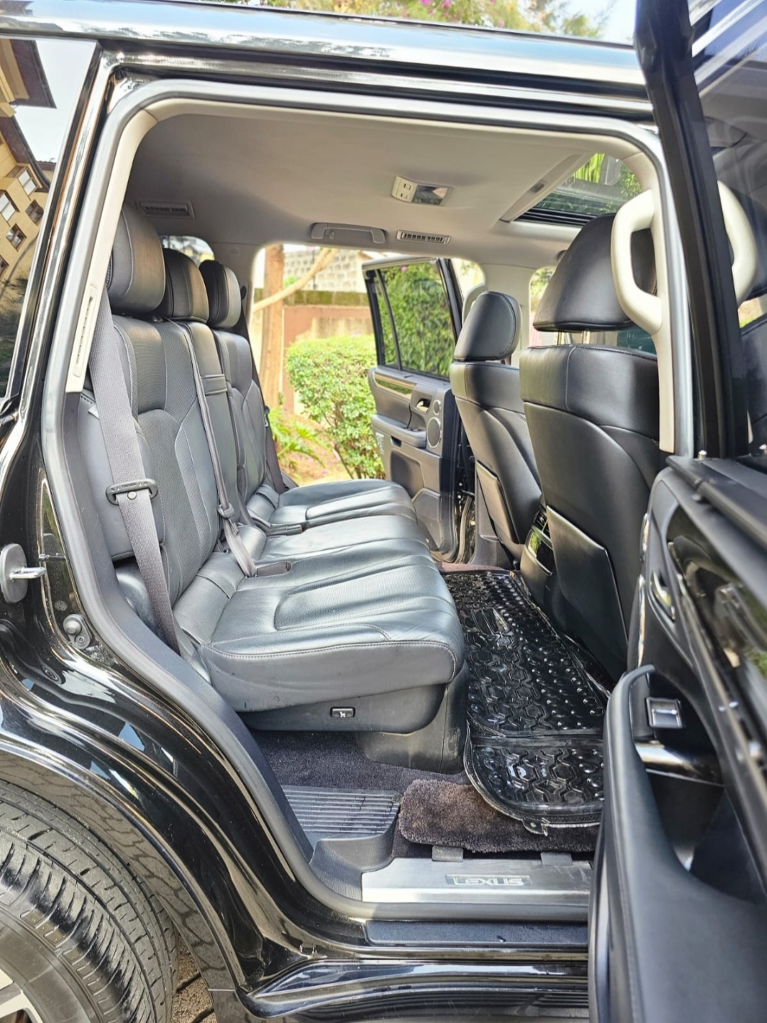 Lexus LX 570 2020 for Hire in Nairobi – Luxury SUV from Ksh 42,000/day (Petrol) for hire in Nairobi,Kirinyaga & Central Kenya