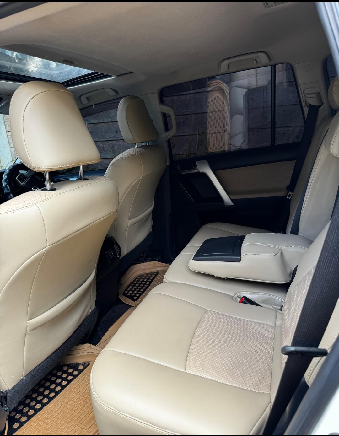 Toyota Land Cruiser Prado 2018 for Hire in Nairobi – Diesel SUV from Ksh 13,500/day for hire in Nairobi,Kirinyaga & Central Kenya